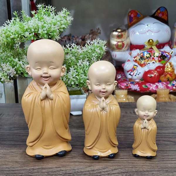 Bộ 03 chú tiểu áo nâu yêu đời - mẫu đứng size 8cm